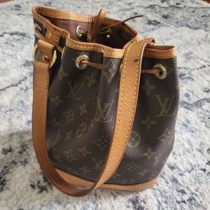 AUTHENTIC LOUIS VUITTON HAND BAG
